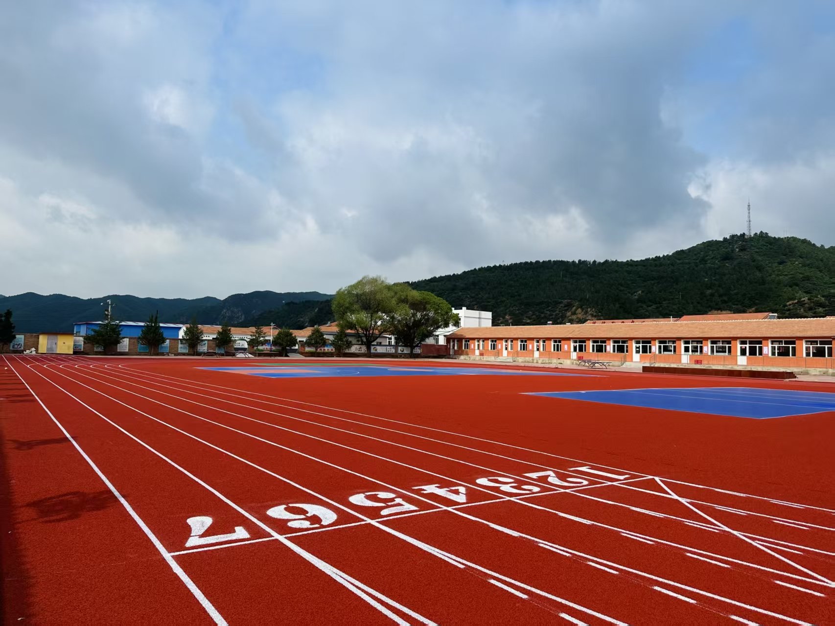 遵义市自结纹塑胶跑道硅PU - 方案